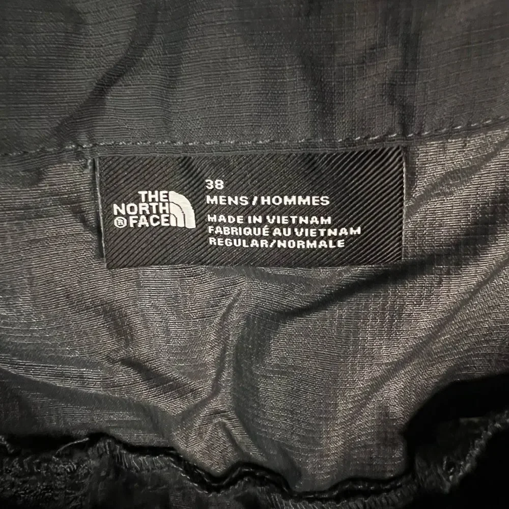 The North Face Shorts Mens 38 Black 100% Nylon Hiking Outdoor Travel‎ Flat Front
